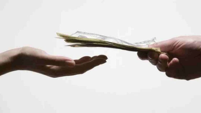 离婚后没有收入来源？你也许可以申请配偶赡养费！
